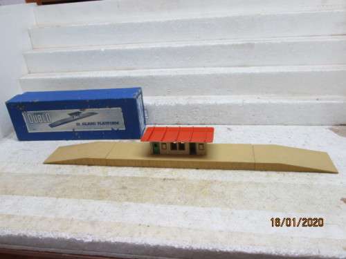 OO SCALE : HORNBY DUBLO ISLAND PLATFORM (BOXED) - LOT 923Y