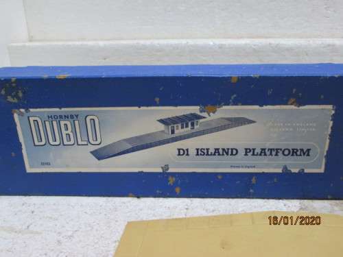 OO SCALE : HORNBY DUBLO ISLAND PLATFORM (BOXED) - LOT 923Y