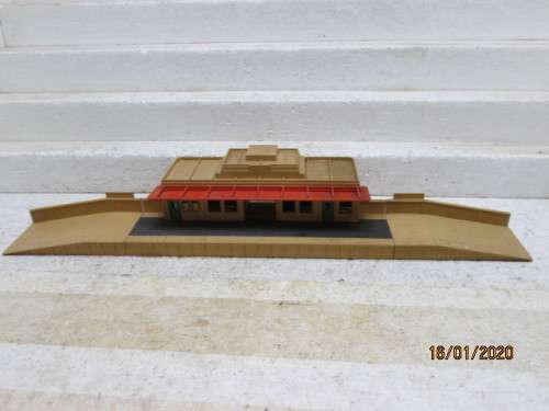OO SCALE : HORNBY DUBLO THROUGH STATION - LOT 926Y