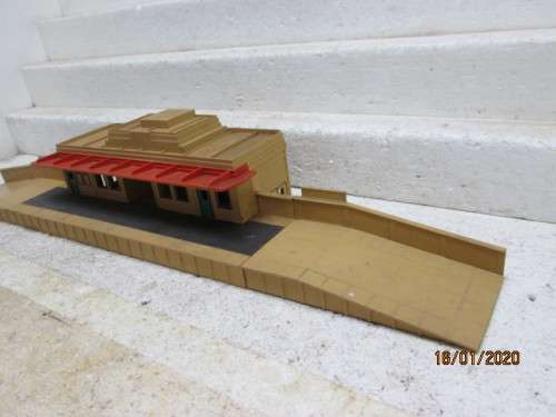 OO SCALE : HORNBY DUBLO THROUGH STATION - LOT 926Y
