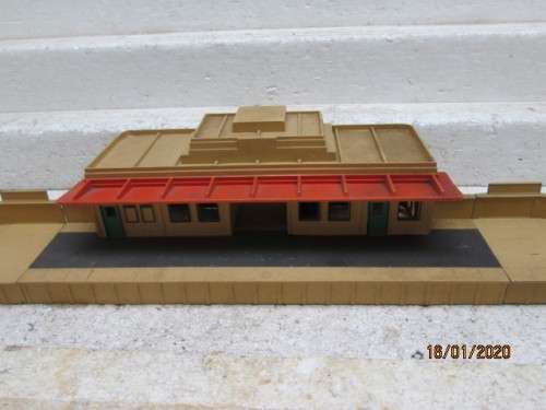 OO SCALE : HORNBY DUBLO THROUGH STATION - LOT 926Y