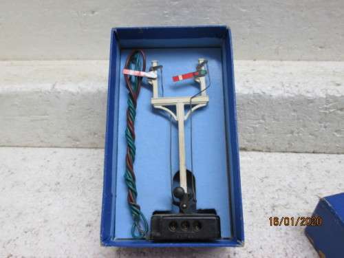 OO SCALE : HORNBY DUBLO ELECTRIC RAIL SIGN (BOXED) - LOT 929Y