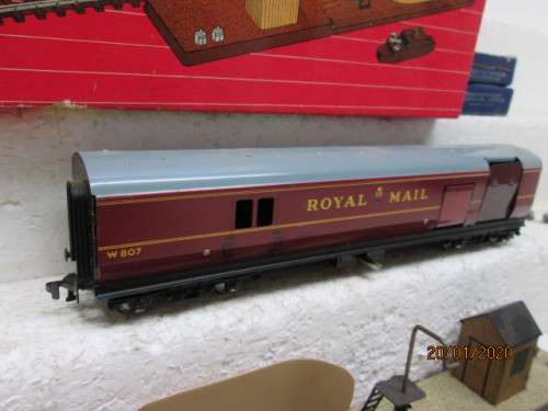 OO SCALE : HORNBY DUBLO TPO MAIL VAN SET (BOXED) - LOT 985Y