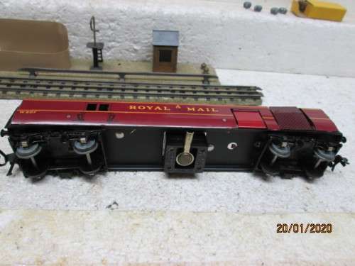 OO SCALE : HORNBY DUBLO TPO MAIL VAN SET (BOXED) - LOT 985Y