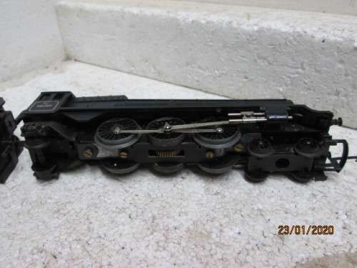 OO SCALE : TRI-ANG BRITISH RAILWAY 4-6-2 STEAM LOCOMOTIVE - LOT 114z