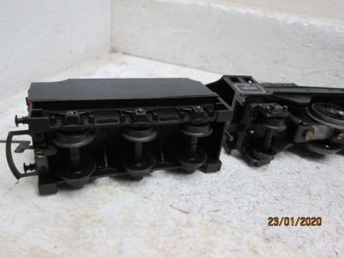 OO SCALE : TRI-ANG BRITISH RAILWAY 4-6-2 STEAM LOCOMOTIVE - LOT 114z