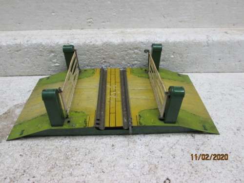 O SCALE : HORNBY LEVEL CROSSING - LOT 339z