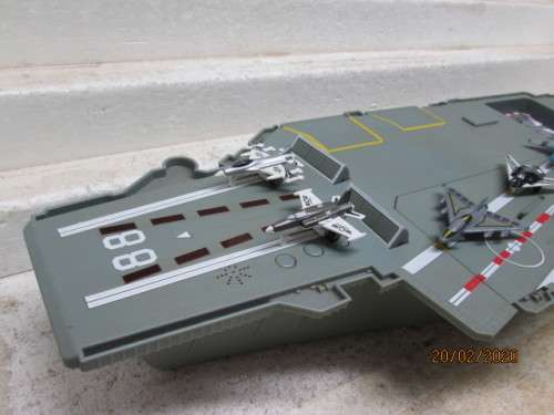 LARGE AIRCRAFT CARRIER SHIP - LOT 455z