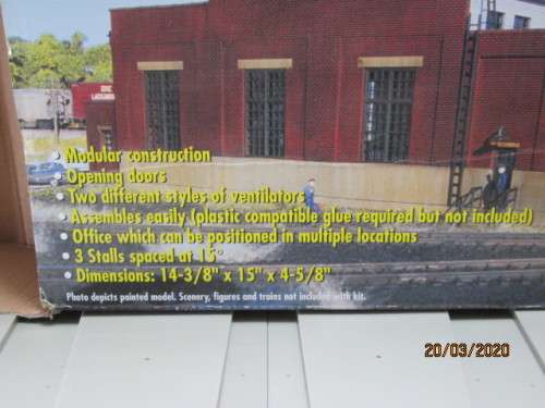 HO SCALE : ATLAS ROUNDHOUSE 3-BAY ENGINE SHED KIT (BOXED) - LOT 584z