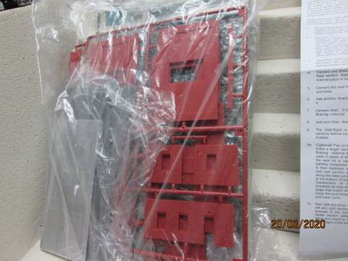 HO SCALE : ATLAS ROUNDHOUSE 3-BAY ENGINE SHED KIT (BOXED) - LOT 584z