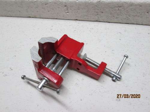 HO SCALE : MODEL WORK MINI METAL VICE - LOT 486BB