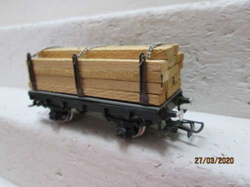 HO SCALE : RIVAROSSI OPEN WAGON WITH WOOD LOAD (BOXED) - LOT 633z