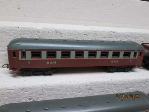 HO SCALE : LIMA SAR ORANGE EXPRESS SET - LOT 641z