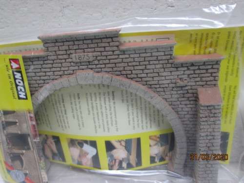 HO SCALE : NOCH DOUBLE TRACK TUNNEL ENTRANCE (BOXED) - LOT 799z