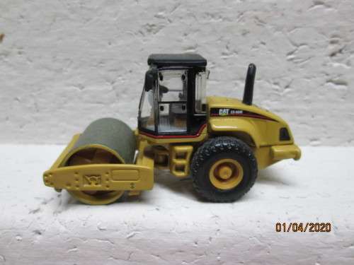 HO SCALE : NORSCOT CAT CS-563E SMOOTH DRUM VIBRATORY SOIL COMPACTOR - LOT 994z