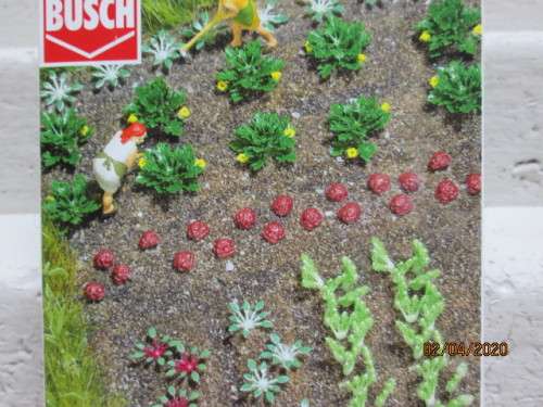 HO SCALE : BUSCH VEGETABLE & LETTUCE KIT (BOXED) - LOT 13AA