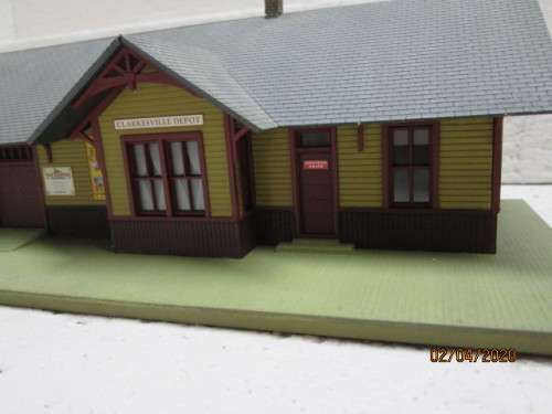 HO SCALE : WOODLAND SCENICS - CLARKESVILLE DEPOT (BOXED) - LOT 28AA