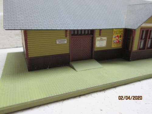HO SCALE : WOODLAND SCENICS - CLARKESVILLE DEPOT (BOXED) - LOT 28AA