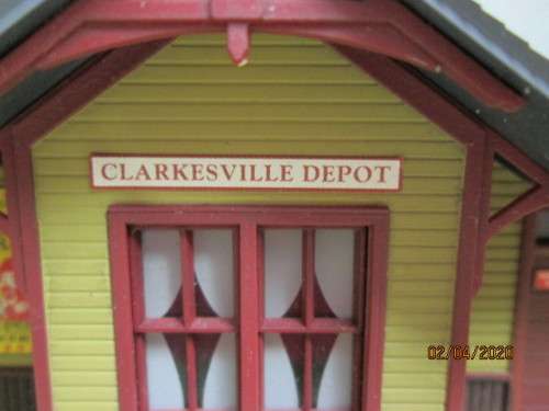 HO SCALE : WOODLAND SCENICS - CLARKESVILLE DEPOT (BOXED) - LOT 28AA