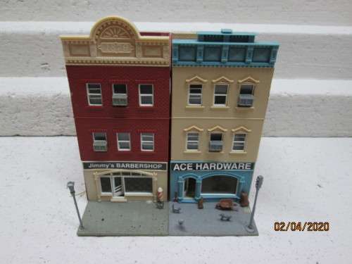 HO SCALE : MODELPOWER - ACE HARDWARE & BARBERSHOP (BOXED) - LOT 36AA