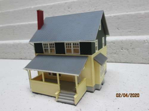 HO SCALE : ATLAS - KATE'S COLONIAL HOME - LOT 42AA