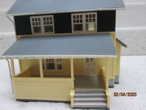 HO SCALE : ATLAS - KATE'S COLONIAL HOME - LOT 42AA