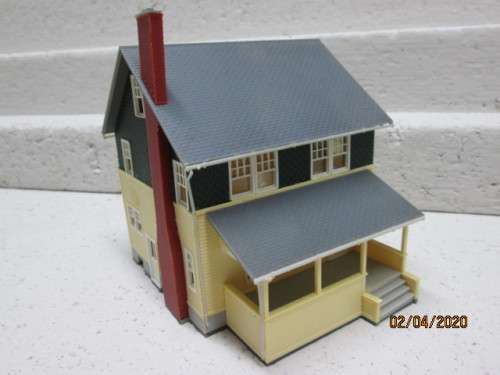 HO SCALE : ATLAS - KATE'S COLONIAL HOME - LOT 42AA