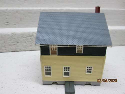 HO SCALE : ATLAS - KATE'S COLONIAL HOME - LOT 42AA