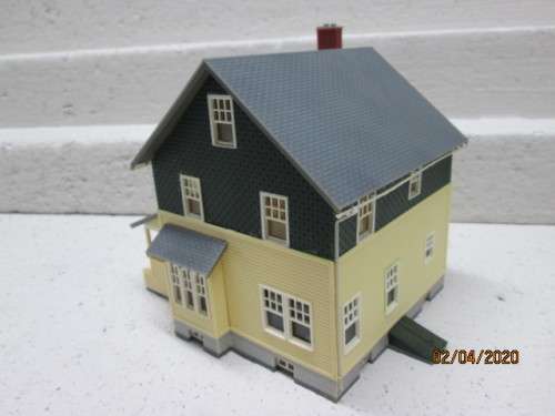 HO SCALE : ATLAS - KATE'S COLONIAL HOME - LOT 42AA