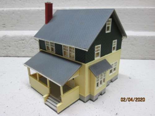 HO SCALE : ATLAS - KATE'S COLONIAL HOME - LOT 42AA