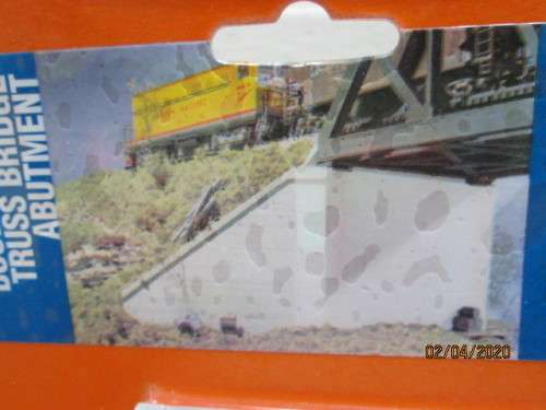 HO SCALE : WALTHERS DOUBLE TRACK TRUSS BRIDGE ABUTMENT - LOT 56AA