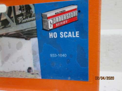 HO SCALE : WALTHERS DOUBLE TRACK TRUSS BRIDGE ABUTMENT - LOT 56AA