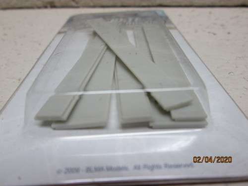 HO SCALE : BLMA MODELS - CONCRETE GRADE CROSSING / 2 LANE ROAD - LOT 58AA