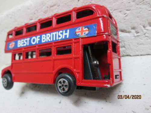 DIE CAST BRITISH OLD STYLE DOUBLE DECKER BUS - LOT 100AA