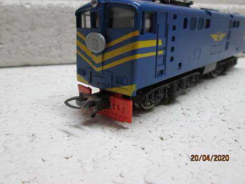 HO SCALE :  LIMA SAR REPLACEMENT RED COW-CATCHER  - LOT 413AA