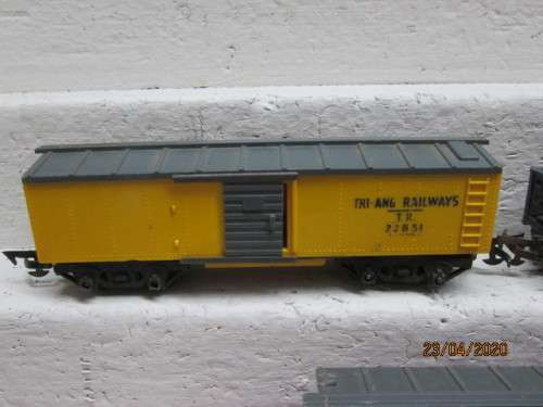OO SCALE : TRI-ANG GOODS WAGONS x3 (MADE IN SOUTH AFRICA) - LOT 485AA