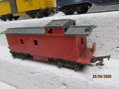 OO SCALE : TRI-ANG GOODS WAGONS x3 (MADE IN SOUTH AFRICA) - LOT 485AA