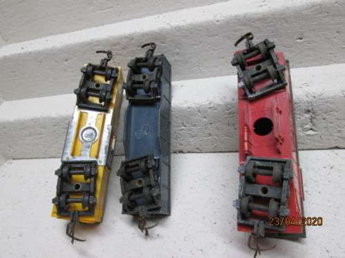 OO SCALE : TRI-ANG GOODS WAGONS x3 (MADE IN SOUTH AFRICA) - LOT 485AA