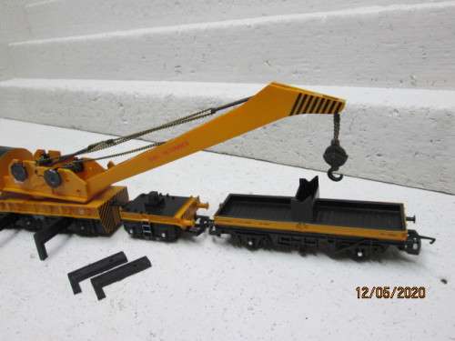 OO SCALE : HORNBY YELLOW 76 TON RAIL CRANE SET - LOT 630AA