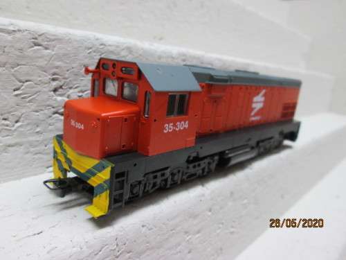 HO SCALE : SAR FRATESCHI CLASS 35 DIESEL LOCOMOTIVE (BOXED) - LOT 734AA