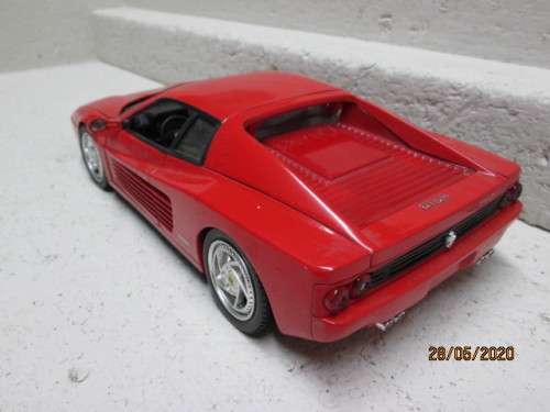 1:18 SCALE : HOTWHEELS FERRARI F512M TESTAROSSA - LOT 843AA