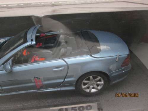 REDUCED TO CLEAR - 1:18 SCALE : MOTORMAX MERCEDES BENZ SL 500  (BOXED)