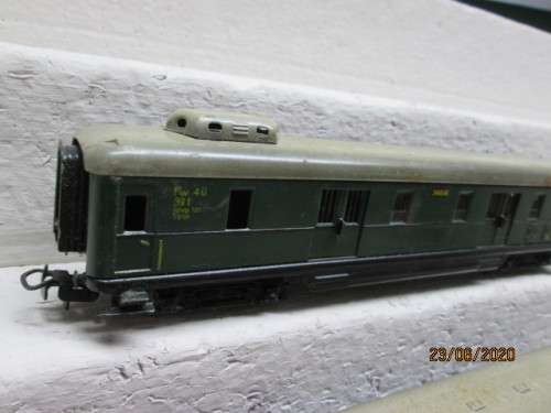 HO SCALE : MARKLIN x3 PASSENGER COACHES - LOT 179BB