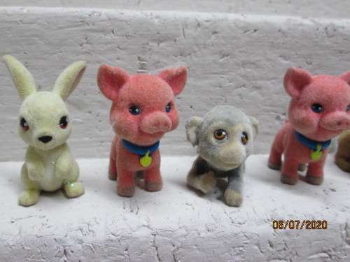 REDUCED TO CLEAR : ASSORTED DISPLAY ANIMAL FIGURINES x7