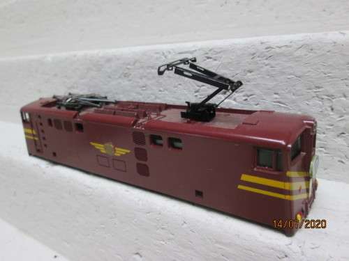 HO SCALE : BRASS SINGLE ARM PANTEGRAPH - LOT 461BB