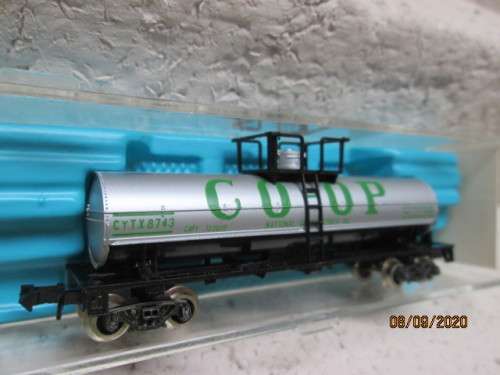 N SCALE: ATLAS:  SINGLE DOME CO-OP TANK CAR- BOXED