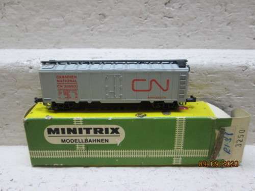 N SCALE: MINITRIX : CN BOX CAR - BOXED