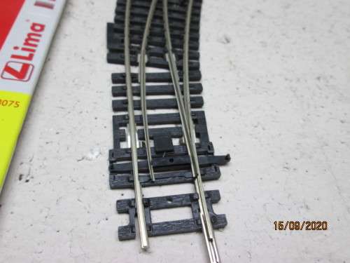 OO SCALE : HORNBY : CURVED RIGHT HAND POINT - R8075 - BOXED