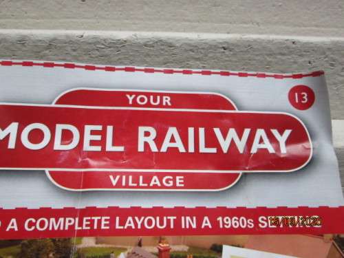 HO SCALE : GREEN SCATTER MATERIAL - X3 SMALL PACKETS + MODEL RAILWAY MAGAZINE