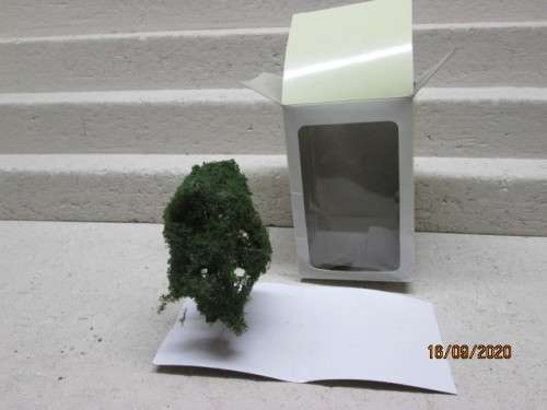 HO SCALE : LARGE TREE - BOXED